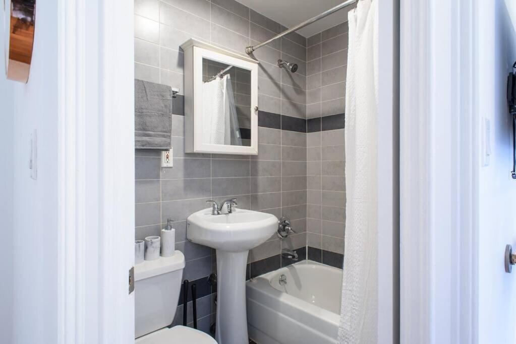 69-5d Winter Getaway Stylish Lower East Side 1br