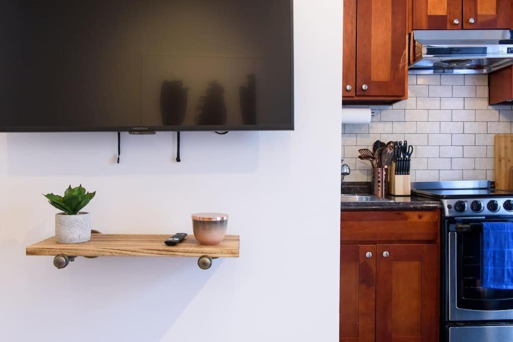 69-5d Winter Getaway Stylish Lower East Side 1br *