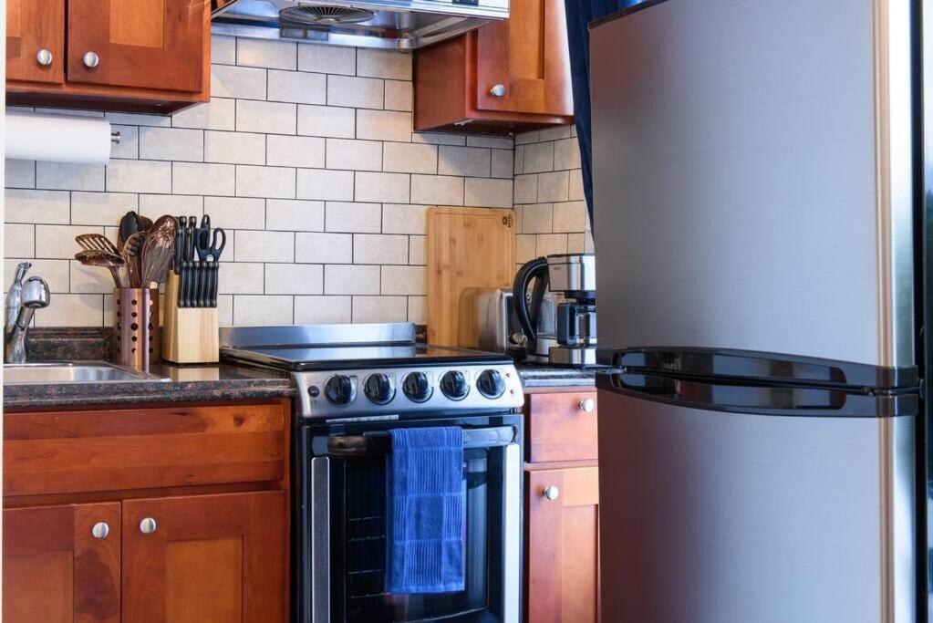 69-5d Winter Getaway Stylish Lower East Side 1br * New York